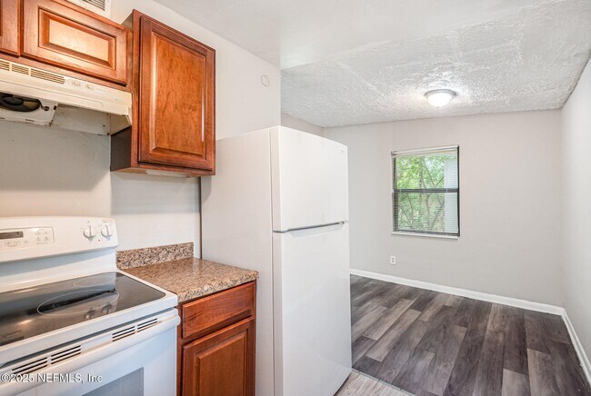 Building Photo - 4523 Trenton Dr S