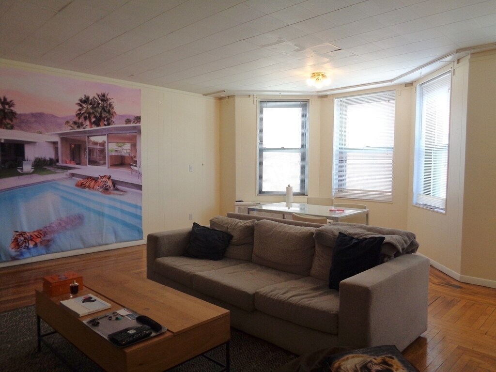 Building Photo - 41 Carlton St