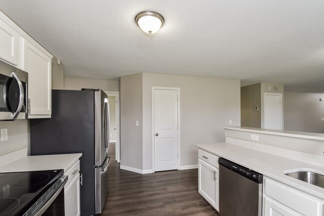 Building Photo - 7807 Birdwood Dr
