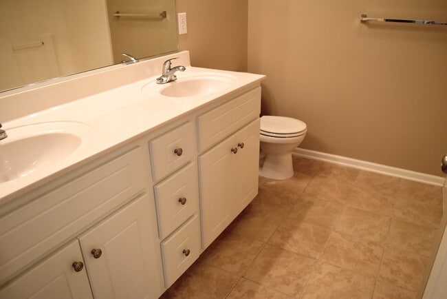Building Photo - You've Found It! Split floor plan, fenced yard, extra storage