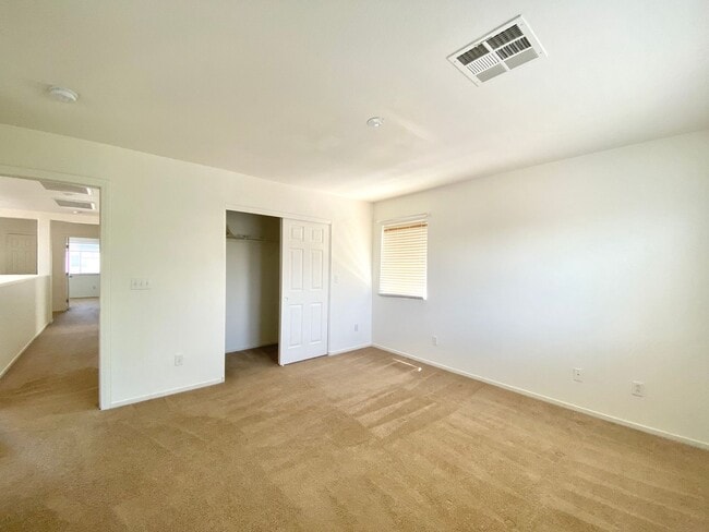 Building Photo - Nice two-story single family house with 3 bedrooms and 2 baths