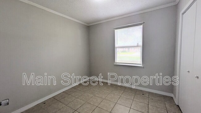 Building Photo - 1022 Woodbury Pl