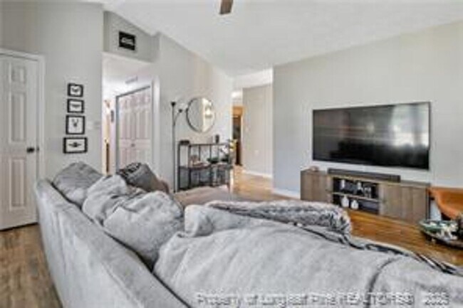 Building Photo - 2527 SIlverbell