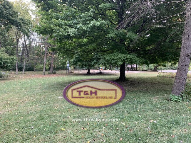 Building Photo - Spacious Home in Perry Township!