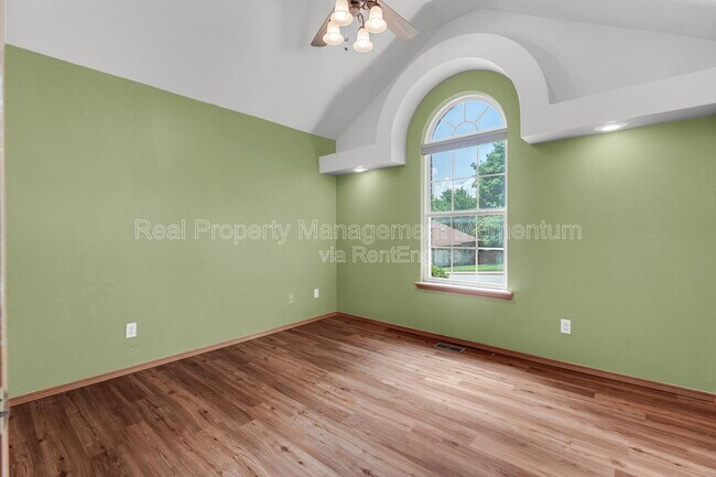 Building Photo - 1111 W Poplar St