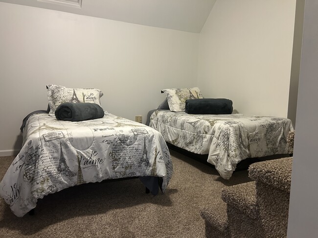 2 single beds in upstairs room - 6245 Iron Bridges Rd