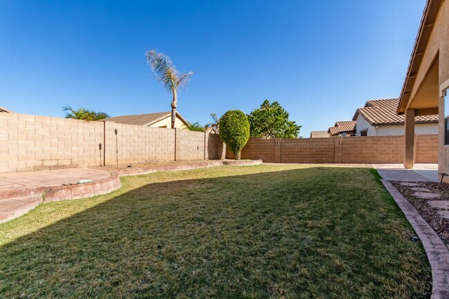 Building Photo - 4384 E Cherry Hills Dr