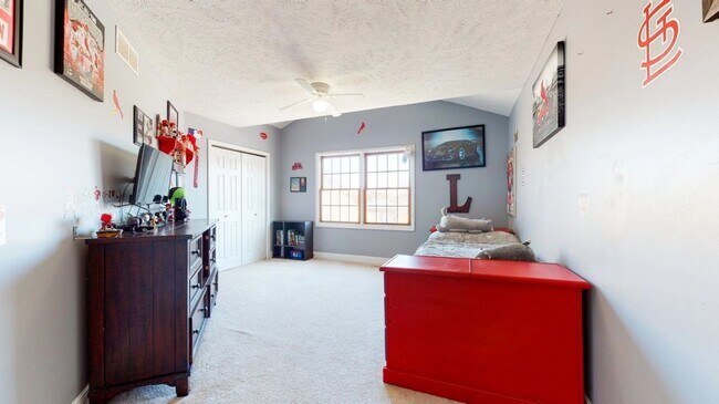 Building Photo - Stunning 4-Bedroom, 3.5-Bath Home with Over 3,800 Sq. Ft. of Ideal Living Space in East Bloomington