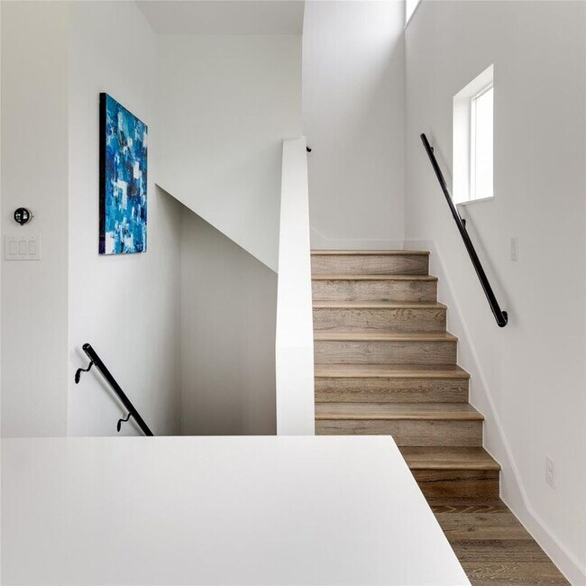 Building Photo - 5026 Bryan St