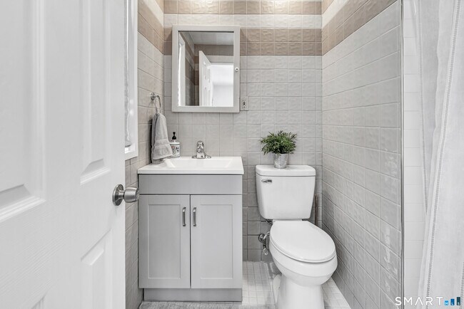 Building Photo - 70 Cranbury Rd