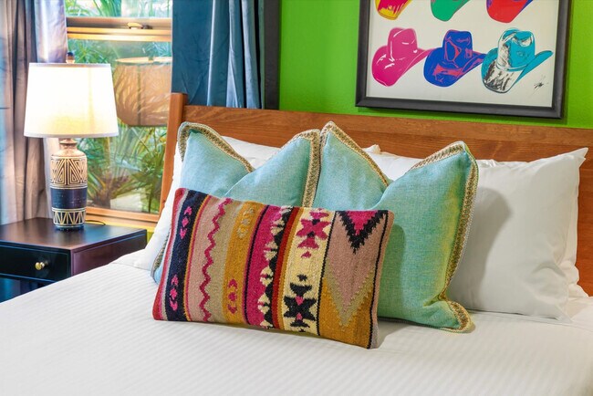 Building Photo - 7804 W Pershing Ave