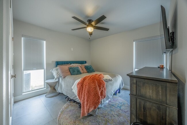 Building Photo - Fully Renovated 4 Bed/ 2.5 Bath Home in Wi...