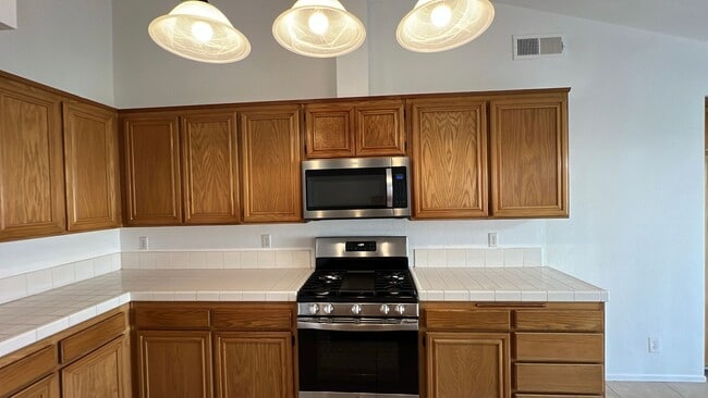 Building Photo - (APPLICATION PENDING) East Lancaster Home