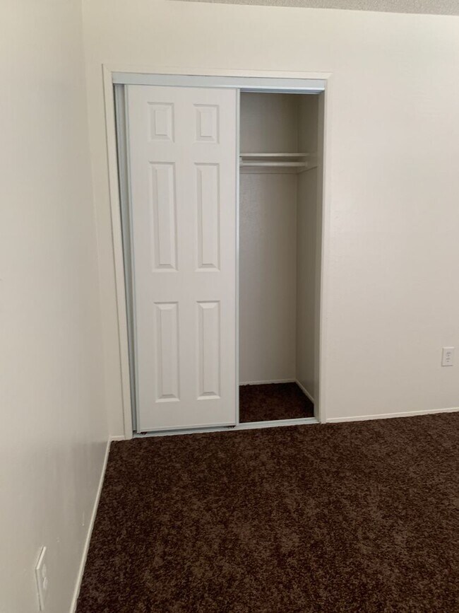 Building Photo - MI3616