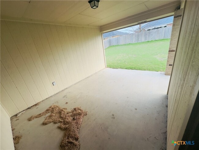 Building Photo - 700 Aries Ave