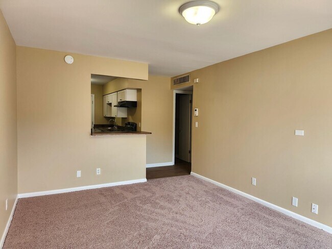 Building Photo - 827 Darryl Ln