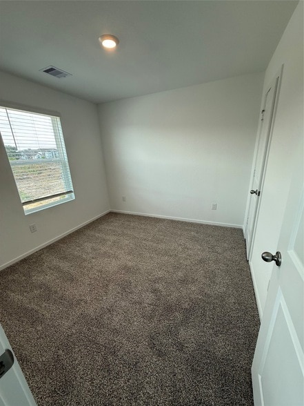 Building Photo - 807 Jubilee Dr