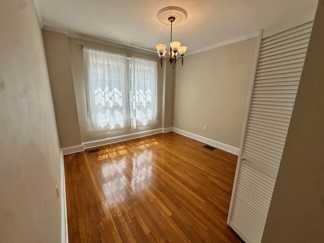 Building Photo - 273 Mason Terrace