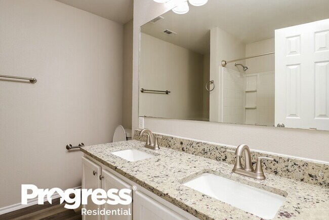 Building Photo - 153 N Willow Way