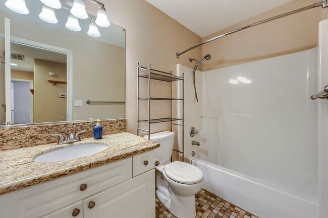 Building Photo - Single-Level 4BR/2BA Ranch — Spacious 3-Car Garage & Low-Maintenance Yard (Oregon City / Fairway ...