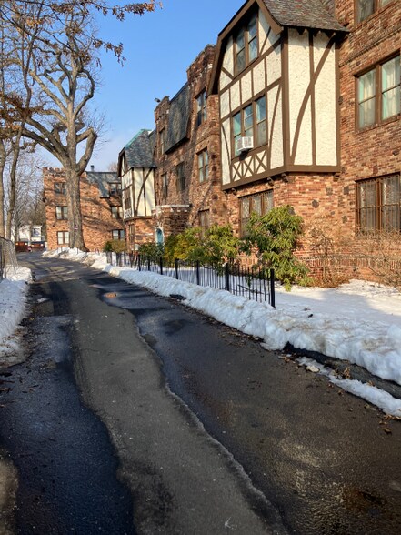 Building Photo - 16 Townley St