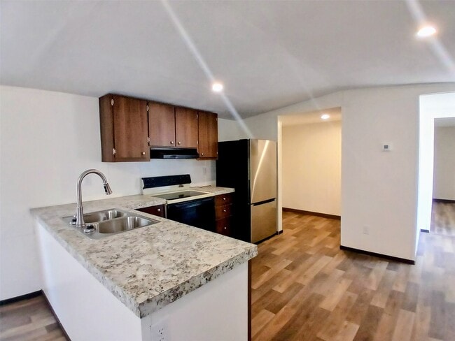 Building Photo - 715 Windwood Dr