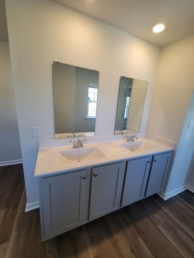 Building Photo - Fenced In, 4Bedroom In Sneads Ferry!