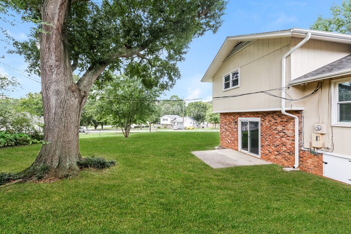 Building Photo - 100 Newgate Dr