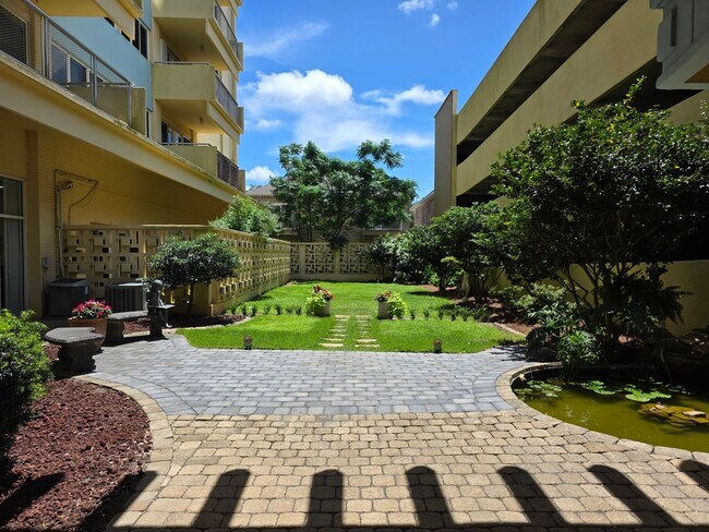 Building Photo - 1BR/1BA waterfront condo with golf course ...