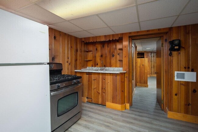 Building Photo - 1220 Hammond Ave