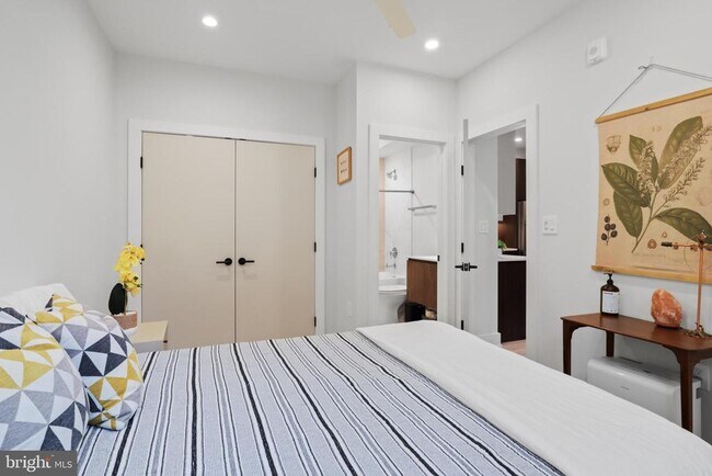 Building Photo - 3933 14th St NW