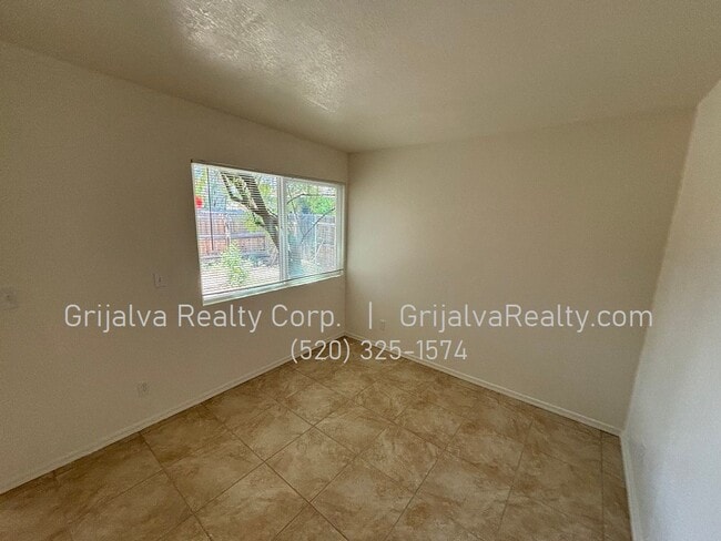 Building Photo - 2415 N Geronimo Ave