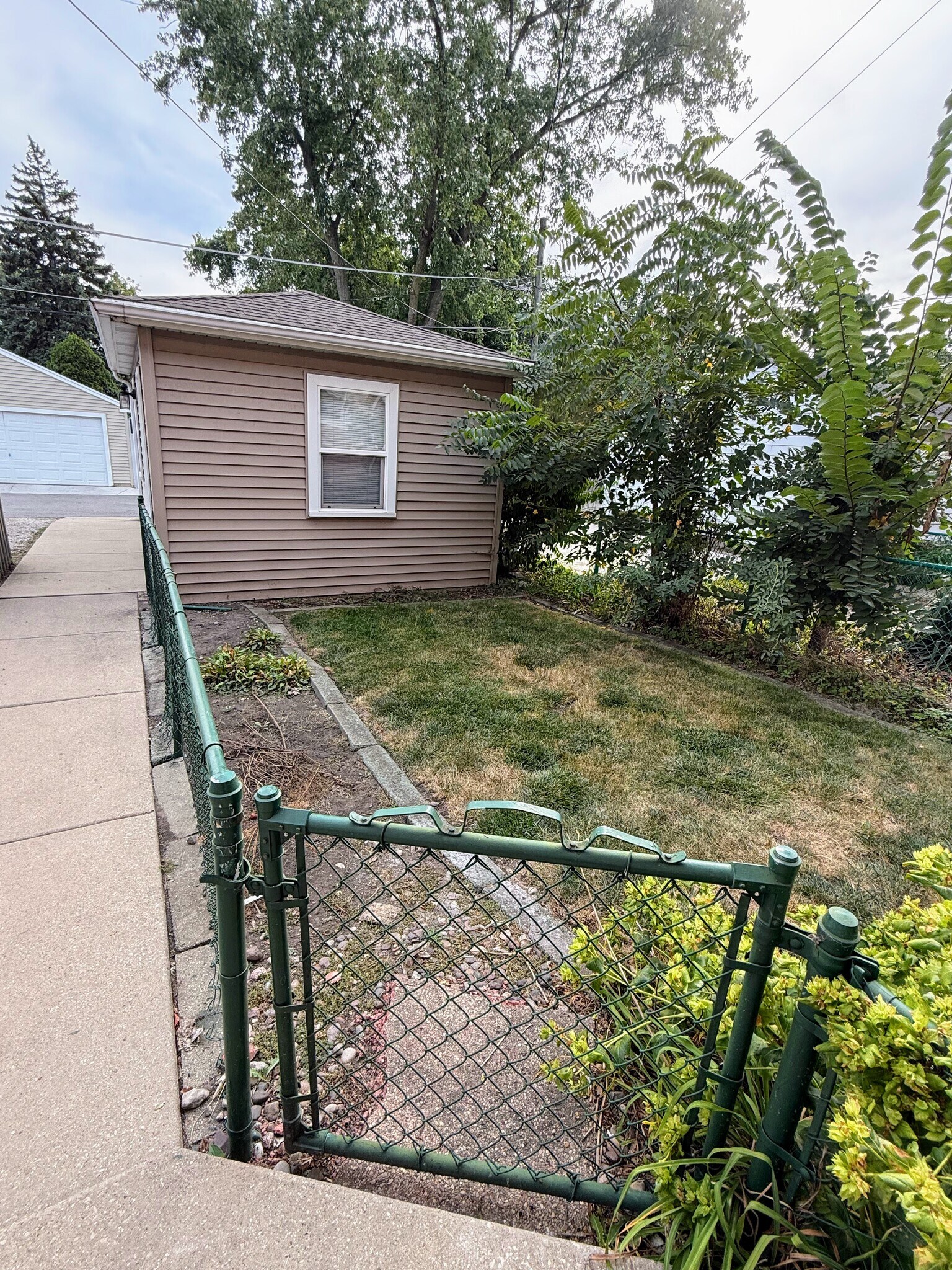 Backyard and Garage - 470 E Vallette St