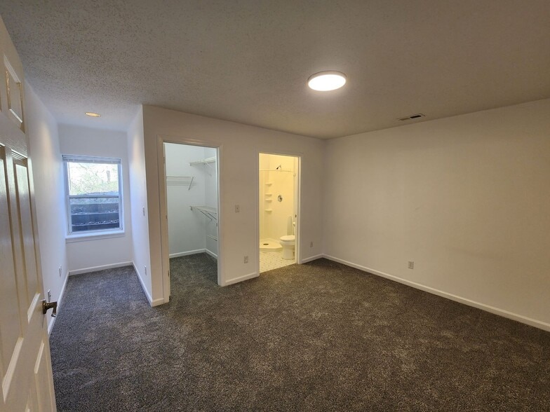 Building Photo - 30 Robinson Cove Rd