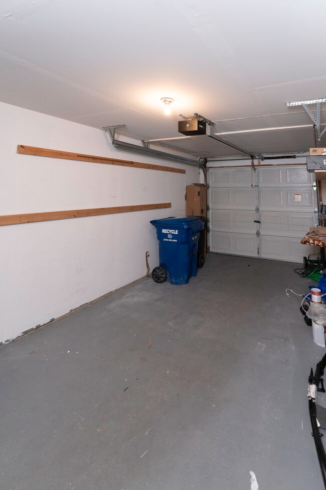 Building Photo - 3606 22nd Ave W