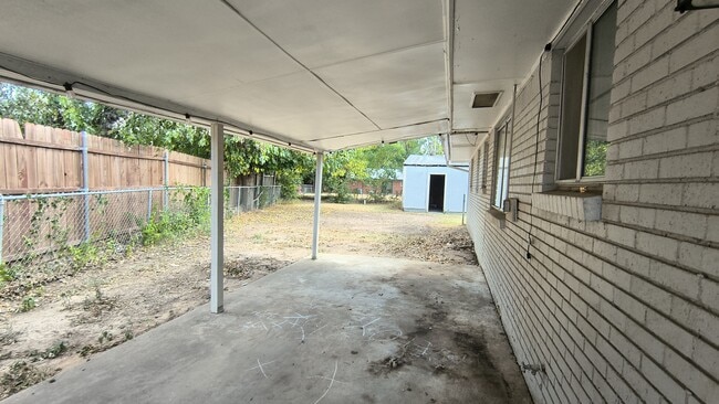 Building Photo - 984 NW 5th St