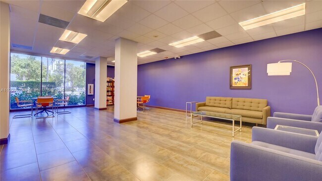 Building Photo - 3375 N Country Club Dr