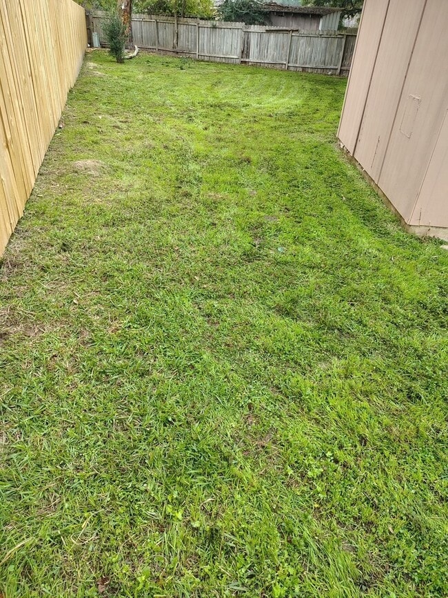 Building Photo - 906 Arrow Lake Dr