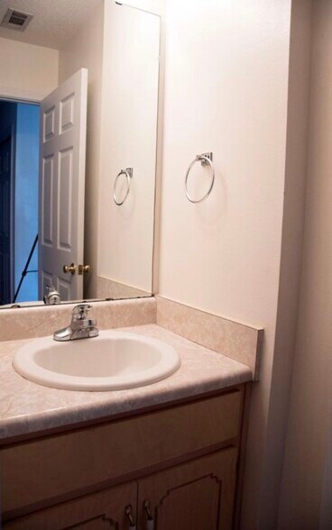 Building Photo - 4550 Barrington Ln