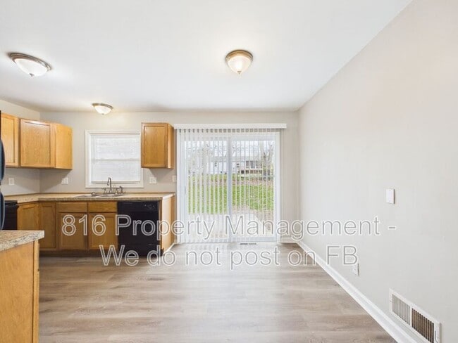 Building Photo - 4834 Evanston Ave