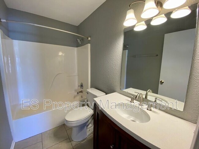 Building Photo - 4028 Dogwood Ln