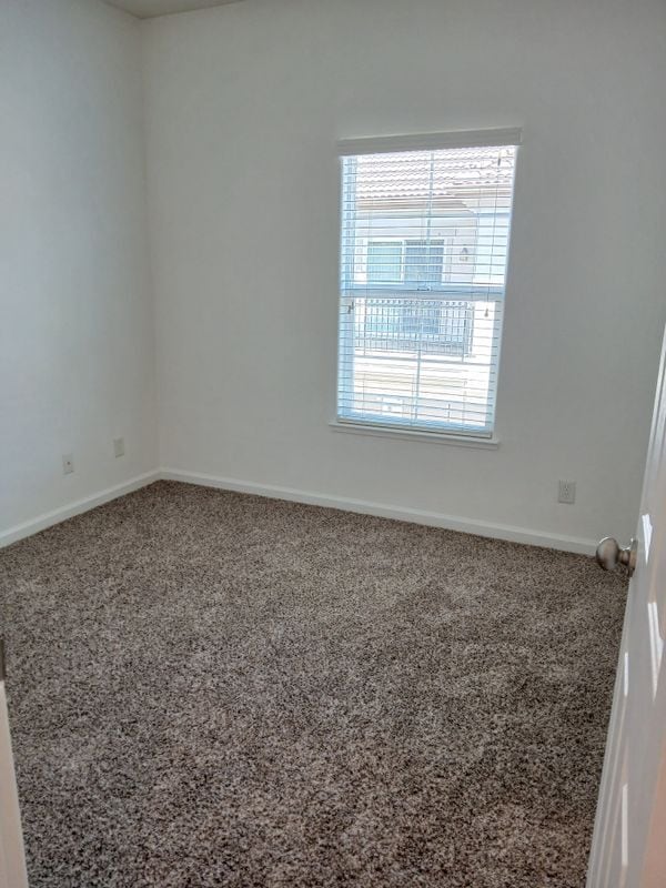 Building Photo - 3301 N Park Dr