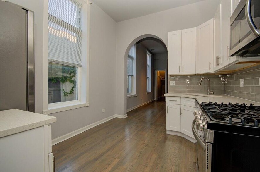 Building Photo - 1752 W 21st Pl