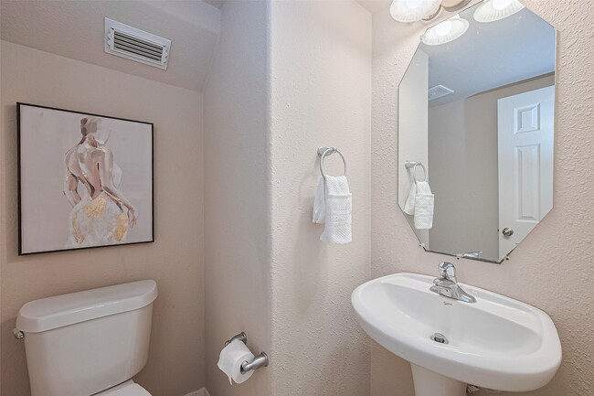 Building Photo - 23 Red Adler Pl