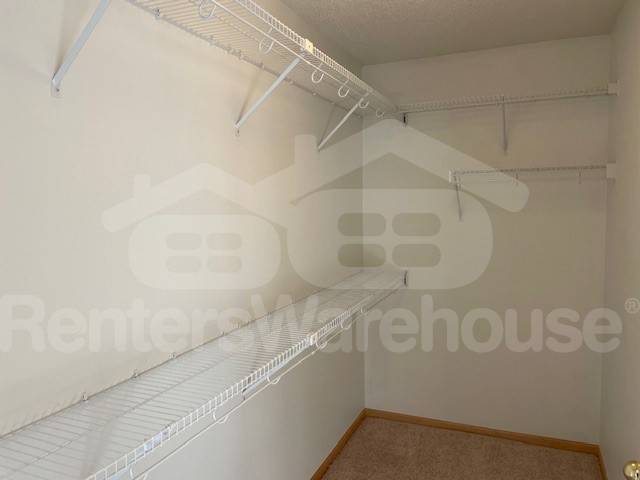 Building Photo - 11011 Oak Grv Cir