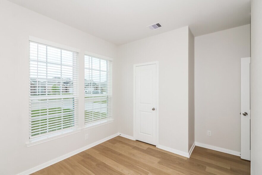 Building Photo - 416 Mustang Trot Dr