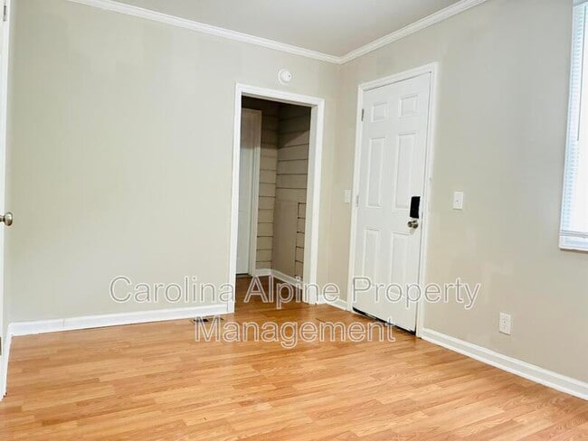 Building Photo - 918 Airline Ext