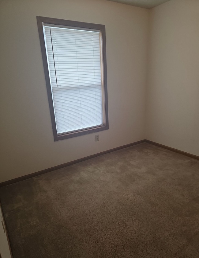 Building Photo - 3 Bed 2.5 Bath 2 Car Garage Split Duplex- Pets ok!