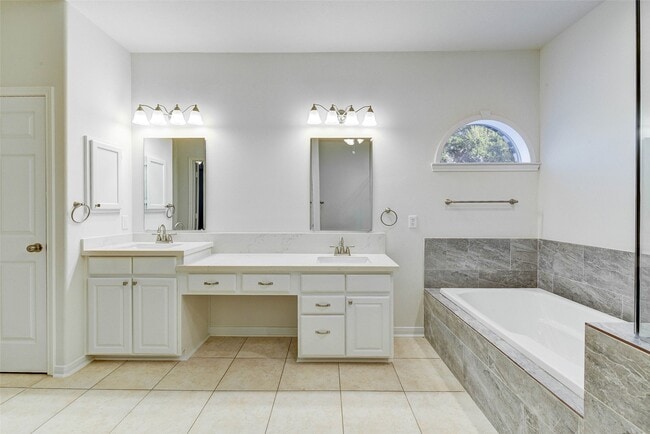 Building Photo - 2311 Stableridge Dr