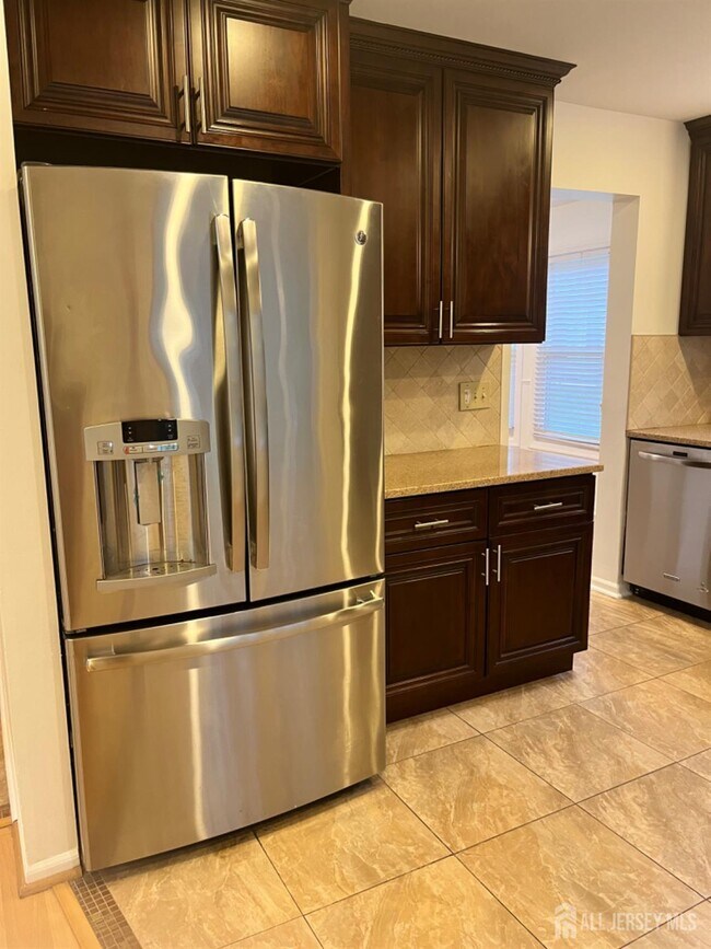 Building Photo - 111 Lloyd Ct